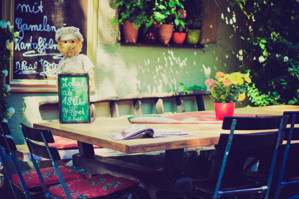 europe tips restaurant