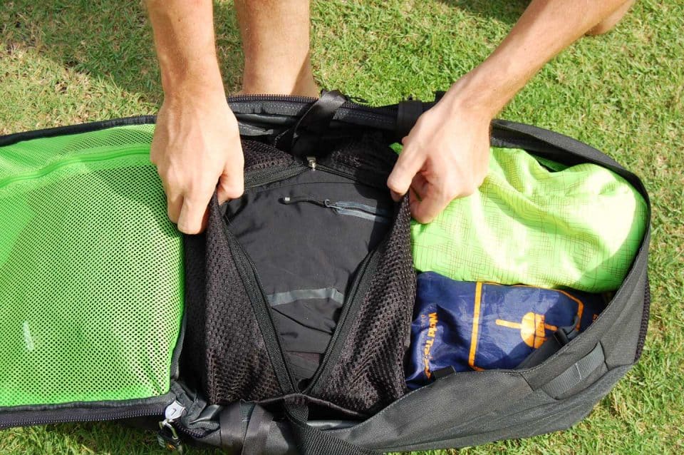 packing my osprey farpoint bag using packing cubes