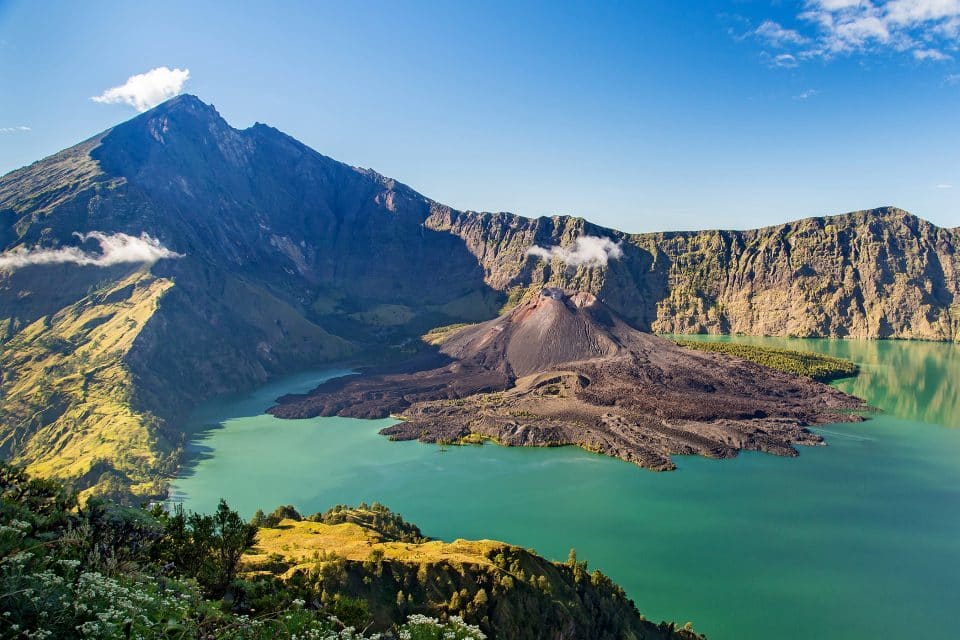 mount rinjani indonesia