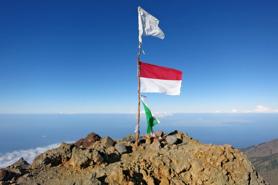 mount rinjani indonesia summit