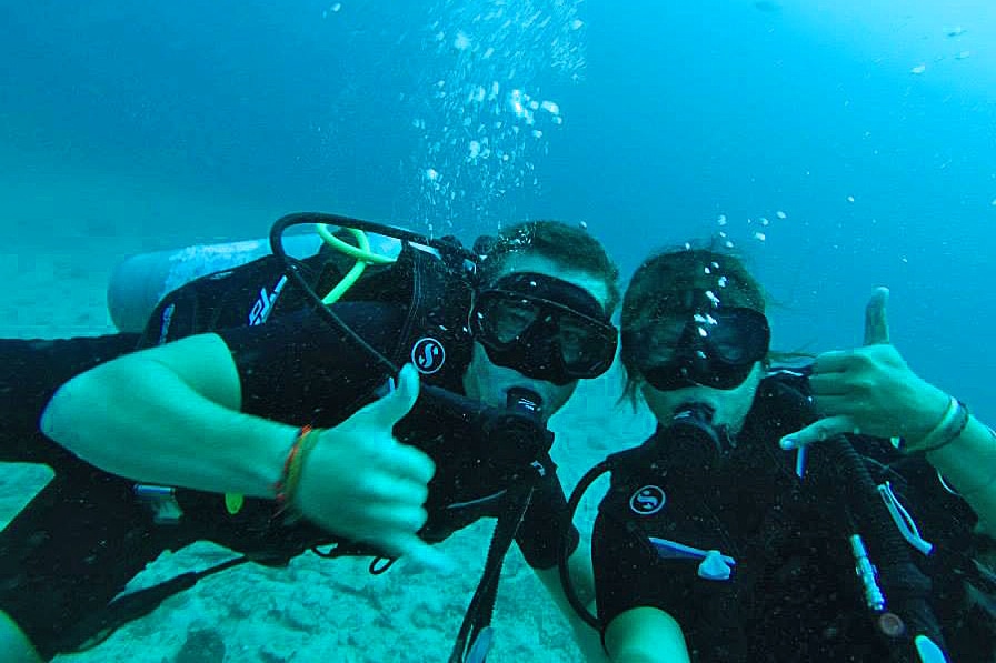 A diving couple posing underwater