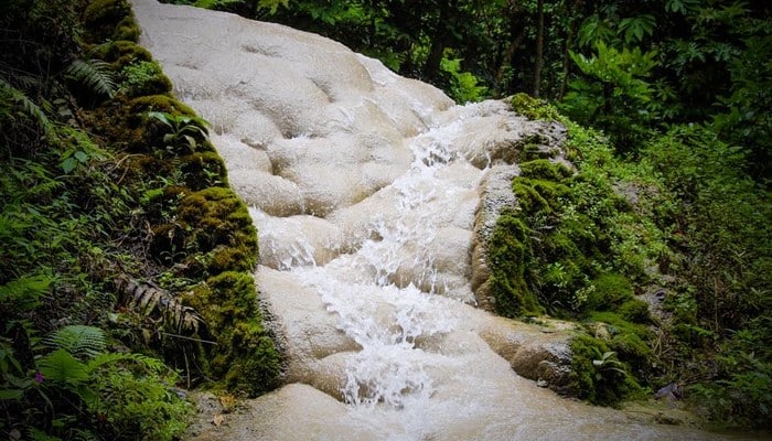 sticky waterfalls chiang mai