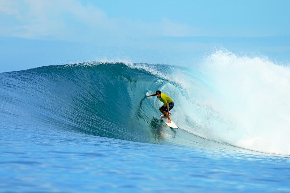 surfer bali waves