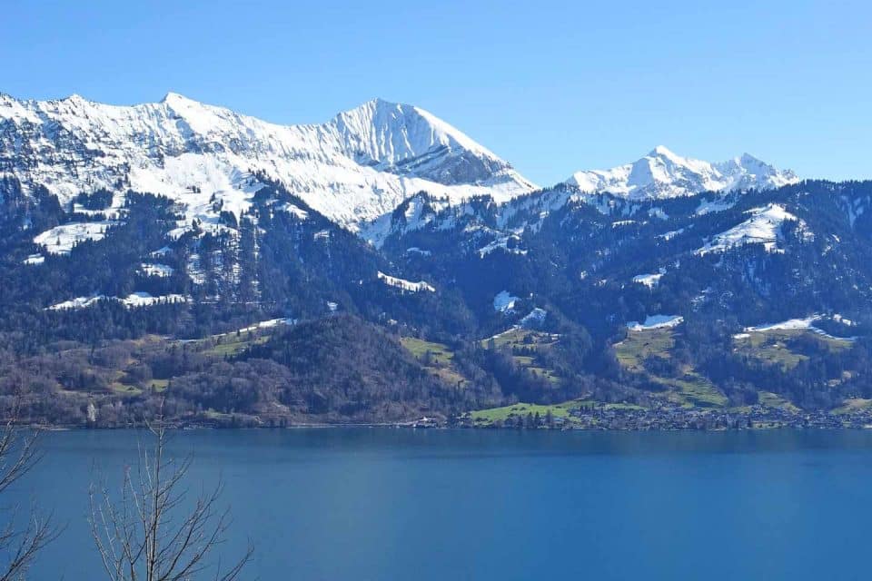 interlaken-mountains-lead