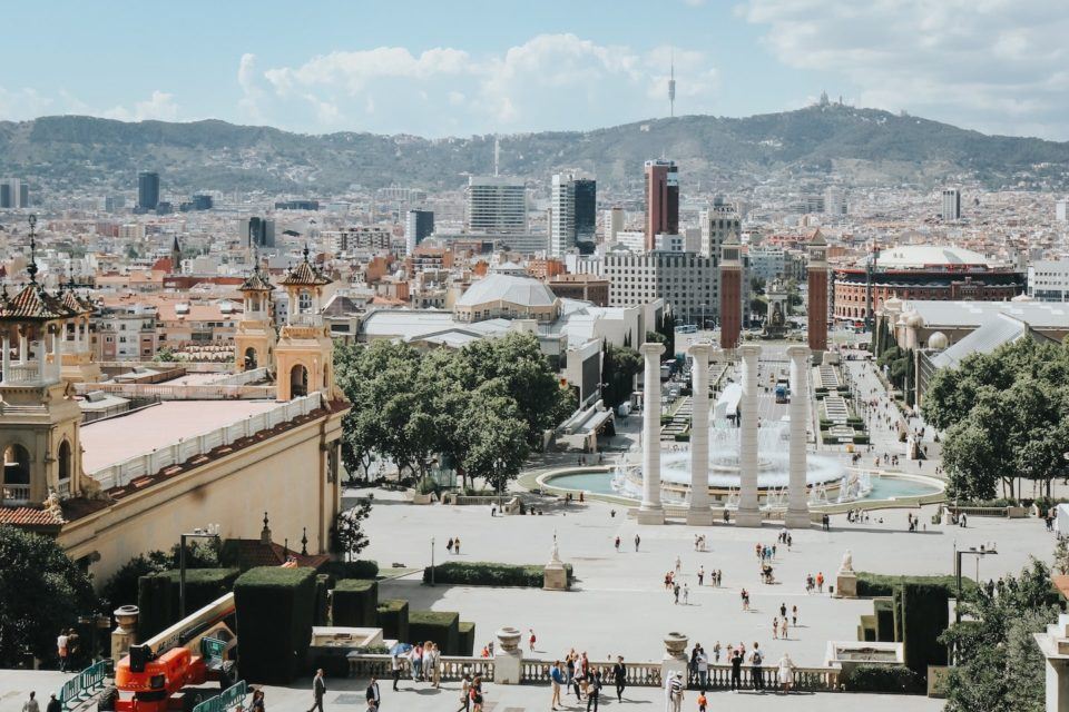 view of square with three pillars and city behind