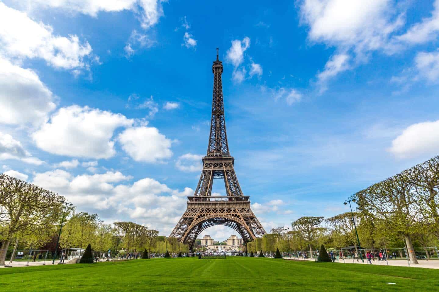 Sunny day in Eiffel Tower